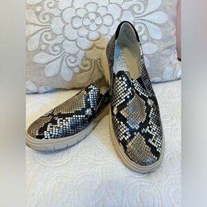 Gently Worn Franco Sarto Black/White/Grey Snakeskin Loafers 8M. Very Comfortable